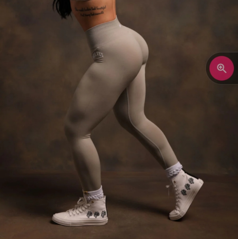 BIG WOLF LOYALTY "EVERSON SCRUNCH" LEGGINGS IN CACTUS GRAY